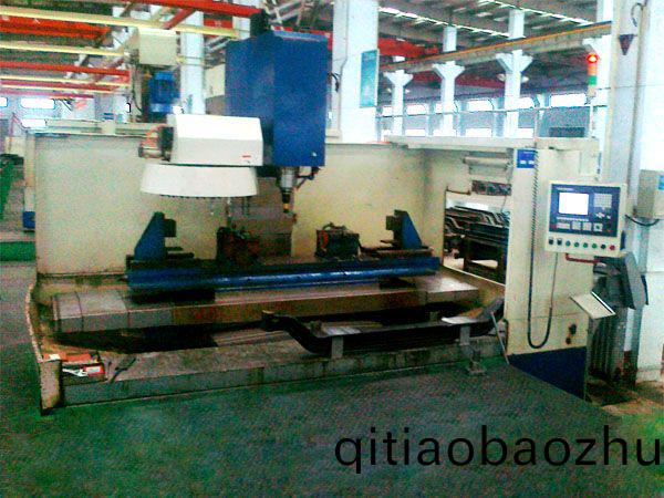 前(qian)軸十孔加工專用(yong)立(li)式(shi)加工(gong)