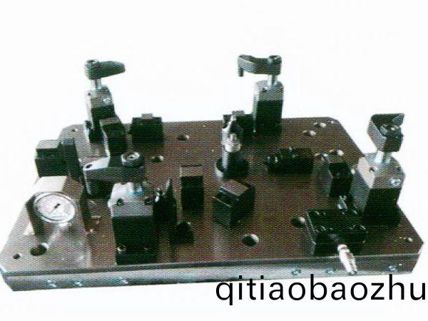 齒(chi)輪室罩蓋(gai)液(ye)壓裌具